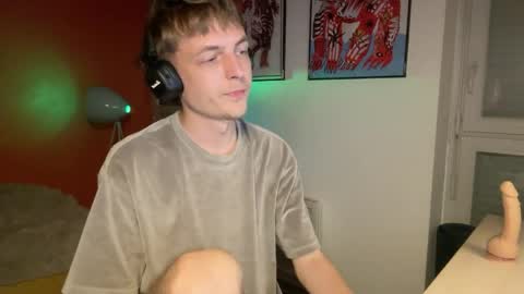 mimiro12 online show from April 18, 7:07 pm