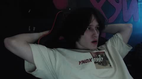 Max online show from February 4, 6:47 pm