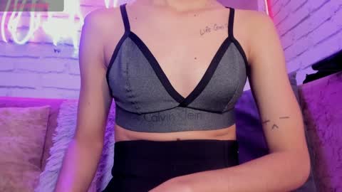 Minji online show from January 22, 11:45 am