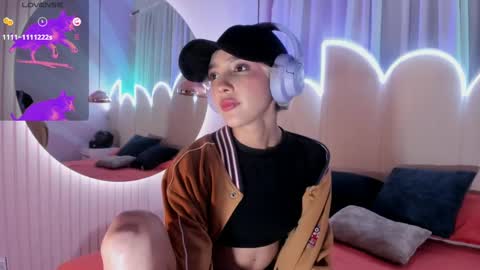 Minji online show from February 11, 6:01 pm