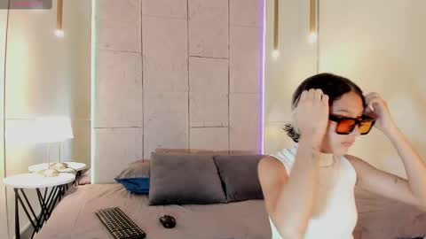 Minji online show from September 10, 11:32 am