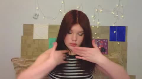hi Im Mina  online show from May 18, 5:24 am