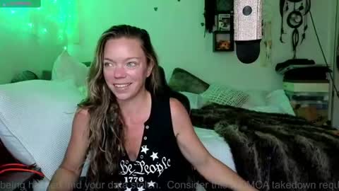 Snapshot of mindymars chatting on July 6, 2:36 pm Mindy Mars online show from July 6, 2:36 pm