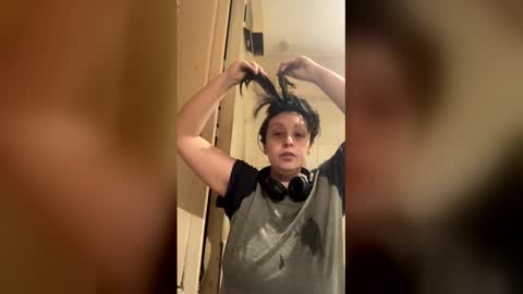 please subscribe to my fansly  please no video or photos must be recorded or re sold online show from April 5, 10:23 am