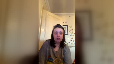 please subscribe to my fansly  please no video or photos must be recorded or re sold online show from April 13, 11:37 am