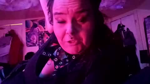 Snapshot of mindyourvib3z chatting on June 5, 3:46 am mindyourvib3z online show from June 5, 3:46 am