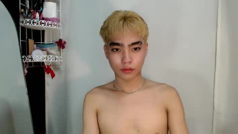 mingkla_man online show from April 18, 8:18 am