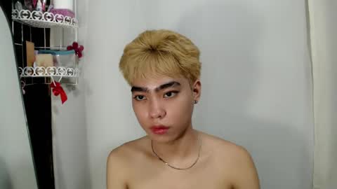 Snapshot of mingkla_man chatting on April 24, 12:18 pm mingkla_man online show from April 24, 12:18 pm