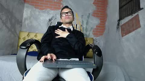 Minho Reyes online show from November 28, 1:03 pm