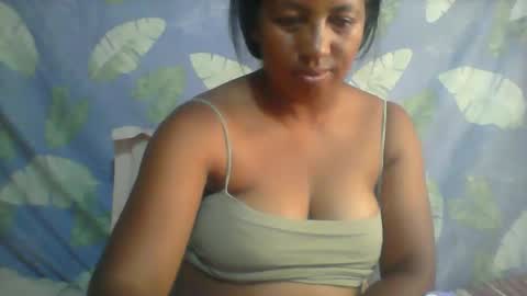 Snapshot of minie4tina chatting on February 6, 10:15 am Minie4Tina online show from February 6, 10:15 am