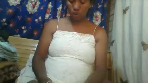 Snapshot of minie4tina chatting on November 10, 8:13 am Minie4Tina online show from November 10, 8:13 am