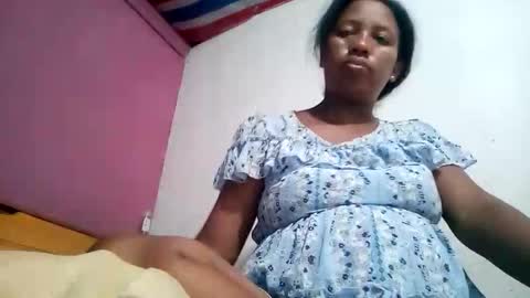 Snapshot of minie4tina chatting on February 20, 9:21 am Minie4Tina online show from February 20, 9:21 am