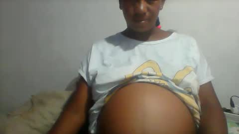 Snapshot of minie4tina chatting on March 4, 7:47 am Minie4Tina online show from March 4, 7:47 am