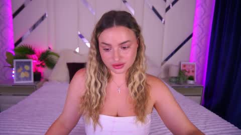 minifox_ online show from September 22, 6:37 am