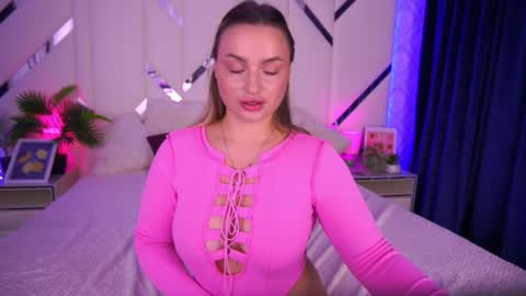 minifox_ online show from October 11, 8:24 am