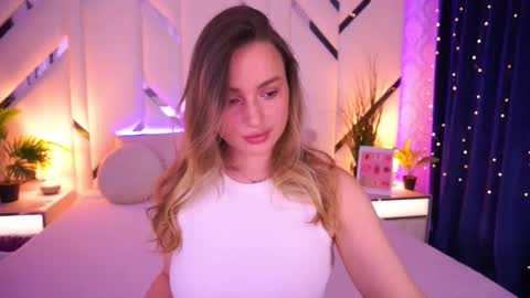 minifox_ online show from February 23, 8:22 am