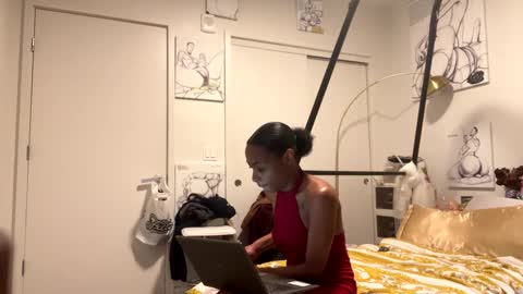 Snapshot of minniehunney chatting on January 5, 10:32 am minniehunney online show from January 5, 10:32 am