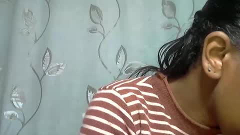 minouch211907 online show from March 27, 4:40 am