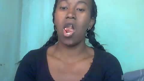 minouch211907 online show from May 24, 7:24 am