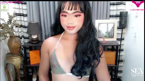 Snapshot of minty_hill chatting on August 9, 5:23 am MARIANE online show from August 9, 5:23 am