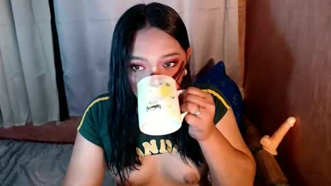 Snapshot of mira_luna222 chatting on November 11, 12:32 am Mira Bella online show from November 11, 12:32 am