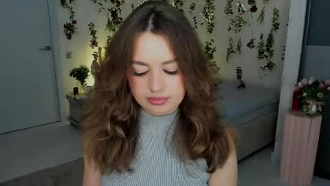 Emma online show from April 17, 7:39 pm