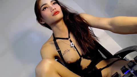 Snapshot of miraclegirl23 chatting on February 3, 11:47 pm Zoey online show from February 3, 11:47 pm