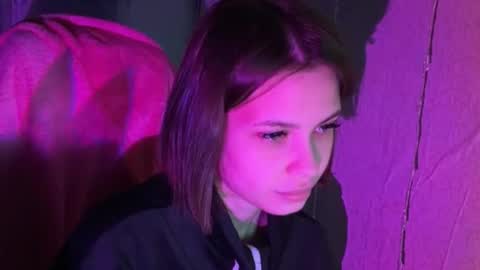 MiraLaPics online show from April 8, 9:26 pm