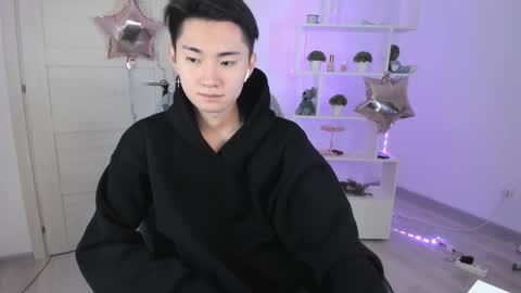 Snapshot of miram_yoo chatting on December 3, 5:20 am online show from December 3, 5:20 am