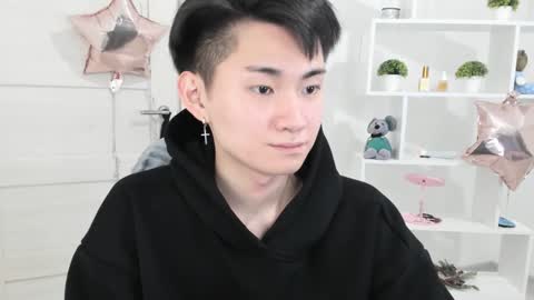 Snapshot of miram_yoo chatting on December 7, 2:57 pm online show from December 7, 2:57 pm