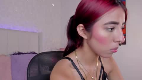 Snapshot of mirandaa_rogers chatting on November 6, 7:15 pm Miranda Rogers online show from November 6, 7:15 pm