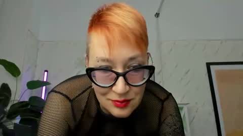 Snapshot of mirandagill chatting on December 2, 12:07 pm mirandagill online show from December 2, 12:07 pm