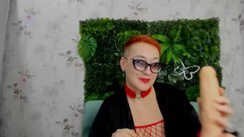 Snapshot of mirandagill chatting on December 16, 12:06 pm mirandagill online show from December 16, 12:06 pm