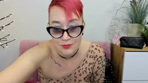 Snapshot of mirandagill chatting on January 29, 11:30 am mirandagill online show from January 29, 11:30 am