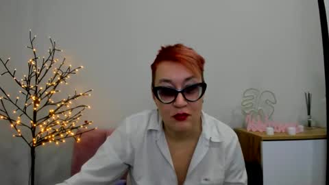 Snapshot of mirandagill chatting on February 21, 8:40 am mirandagill online show from February 21, 8:40 am