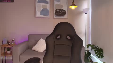 Snapshot of mirandashaw chatting on February 10, 8:21 pm Miranda Shaw online show from February 10, 8:21 pm