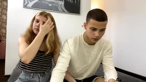 mirelcouple online show from April 14, 9:59 am