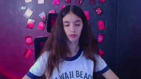 Snapshot of miri_miss chatting on November 28, 12:19 pm Miri online show from November 28, 12:19 pm