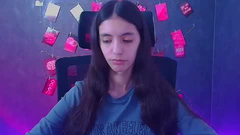 Snapshot of miri_miss chatting on April 23, 11:31 am Miri online show from April 23, 11:31 am