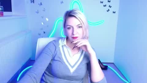 Mishelle online show from December 4, 9:12 pm