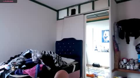 Nicol online show from April 15, 5:31 pm