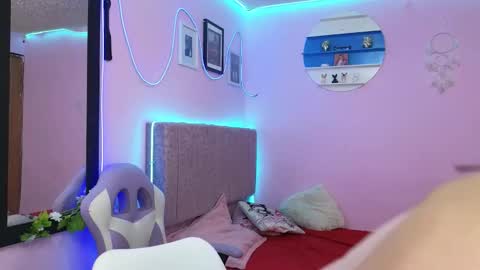 misofialeal online show from September 23, 7:39 pm