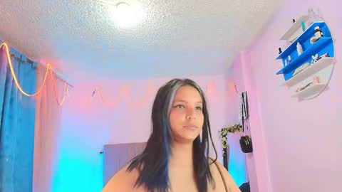 misofialeal online show from April 30, 6:36 pm