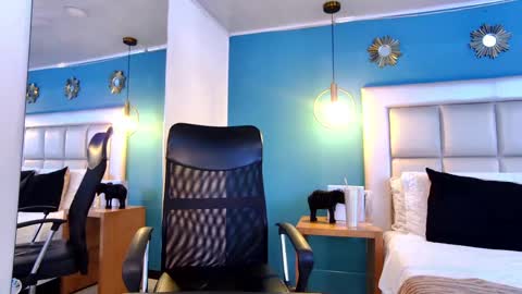 miss__ary_ online show from September 24, 12:19 pm