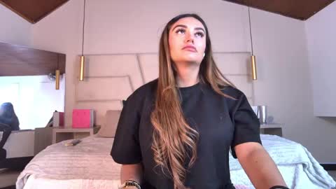 miss__ary_ online show from April 17, 12:08 pm