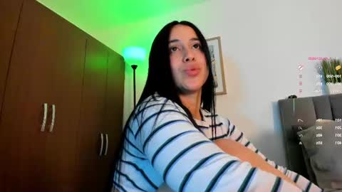 Snapshot of miss__jones_ chatting on June 26, 5:45 am miss__jones_ online show from June 26, 5:45 am
