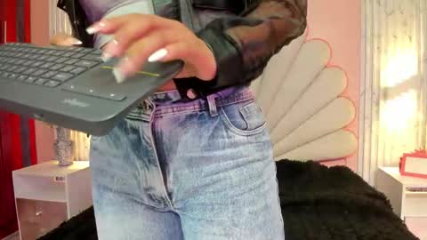 miss__star_ online show from March 17, 1:47 pm