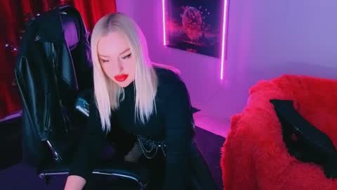 miss_alice_silver online show from April 19, 7:05 pm