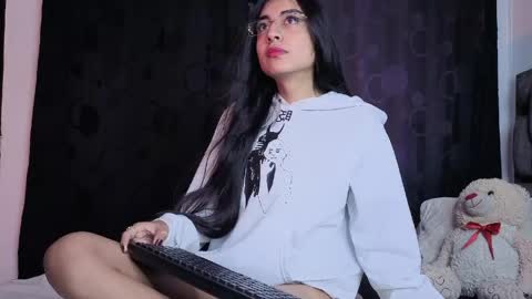 Snapshot of miss_angel0 chatting on May 31, 10:44 am miss_angel0 online show from May 31, 10:44 am