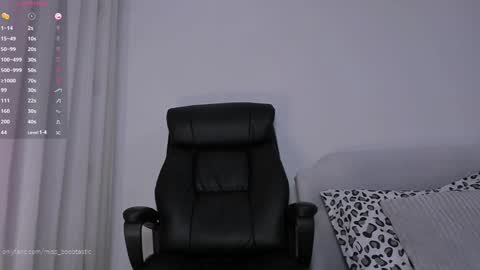 Snapshot of miss_boobtastic chatting on January 9, 12:30 pm Ivy online show from January 9, 12:30 pm